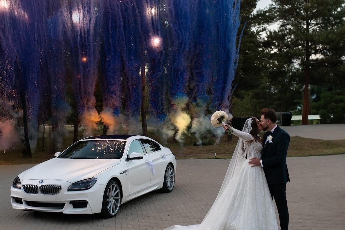 BMW 650i Gran Coupé i Para Młoda pod kurtyną fajerwerków